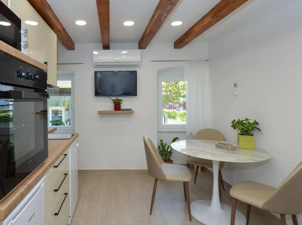 Apartment Sime Split