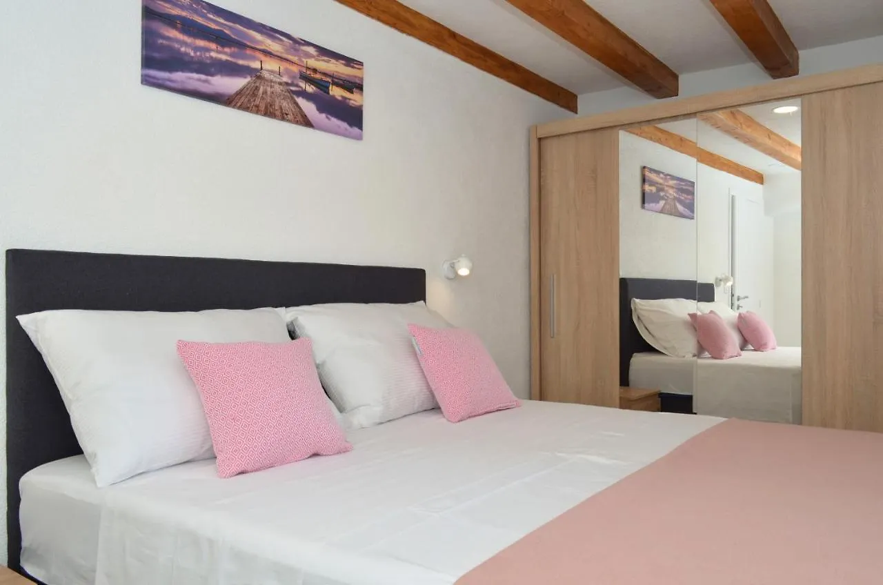 Apartment Sime Split